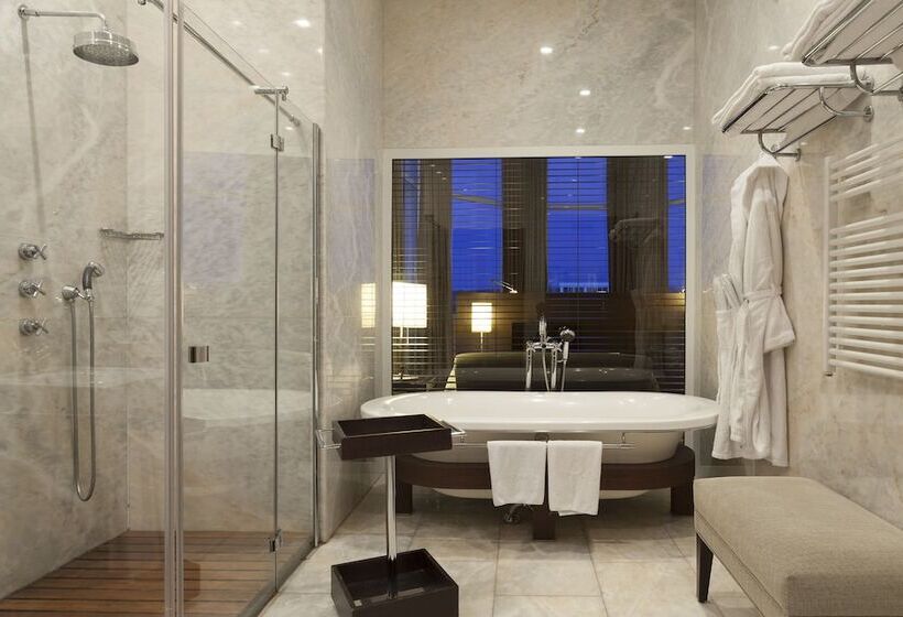 جناح جونيور مطلّ علي البحر, Urh Palacio De Oriol