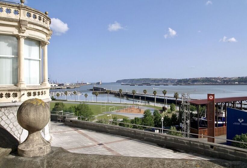 سوییت جونیور با چشم‌انداز دریا, Urh Palacio De Oriol
