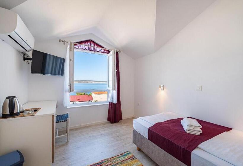 غرفة قياسية فردية, Vicko