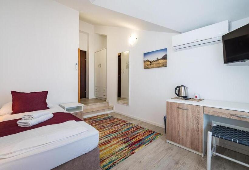 غرفة قياسية فردية, Vicko