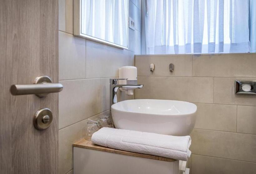 غرفة قياسية ثلاثية, Vicko