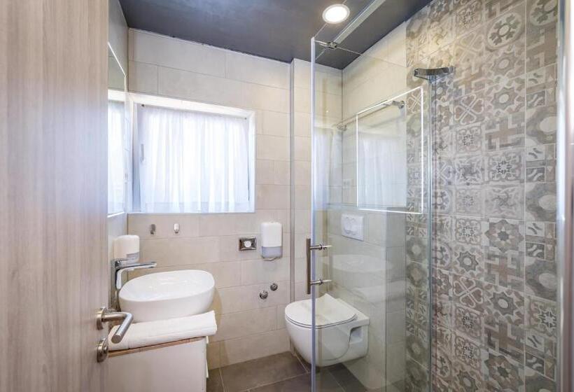 غرفة قياسية ثلاثية, Vicko