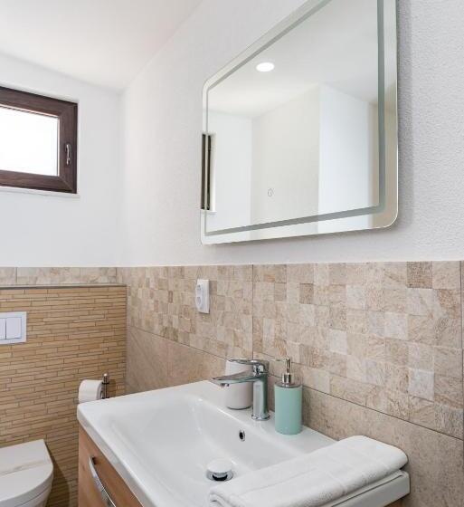 شقة غرفة واحدة, Vicko