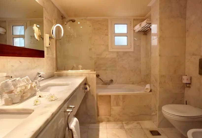 スイート, Neptune Luxury Resort