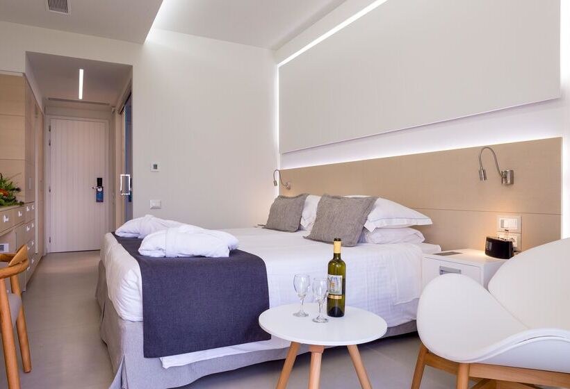 חדר דלוקס נוף לים, Neptune Luxury Resort