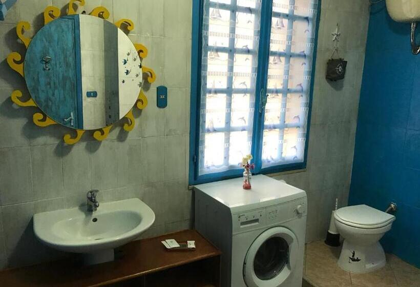 חדר סטנדרט לשלושה עם נוף לגינה, Acquamarina B&b