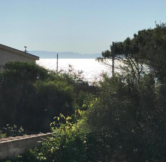 חדר סטנדרט לשלושה עם נוף לגינה, Acquamarina B&b