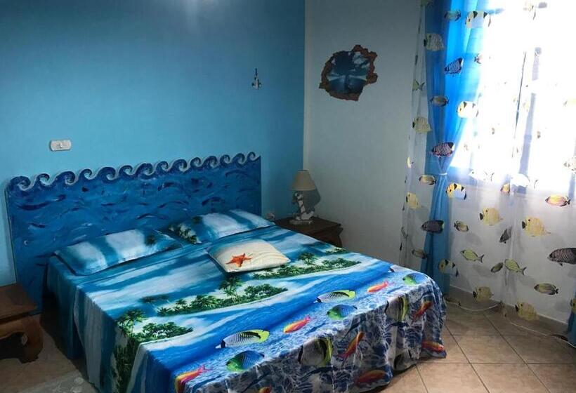 חדר סטנדרט לשלושה עם נוף לגינה, Acquamarina B&b