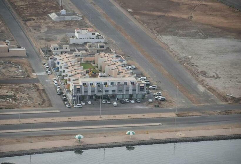 غرفة قياسية مطلّة علي البحر مزوَّدة بشُرفة, Al Jar Resort   Families Only