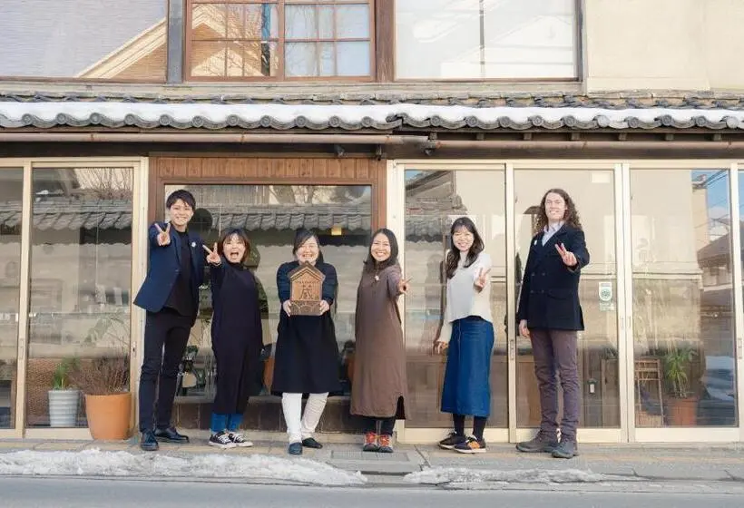 バスルーム共有のトリプルスタンダード, Guest House Kura