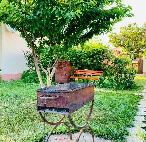 اتاق کلاسیک سه تخته, Otdykh U Moria