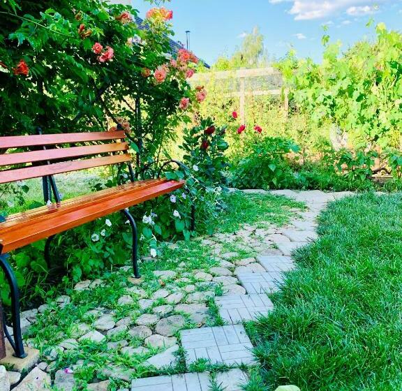 اتاق کلاسیک سه تخته, Otdykh U Moria