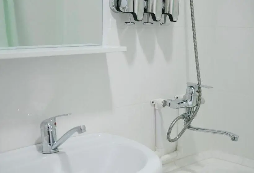 اتاق استاندارد, Sakura Inn