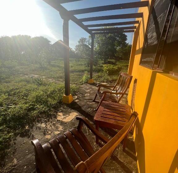 스탠다드 방갈로 정원 전망, Surfing Turtle Lodge