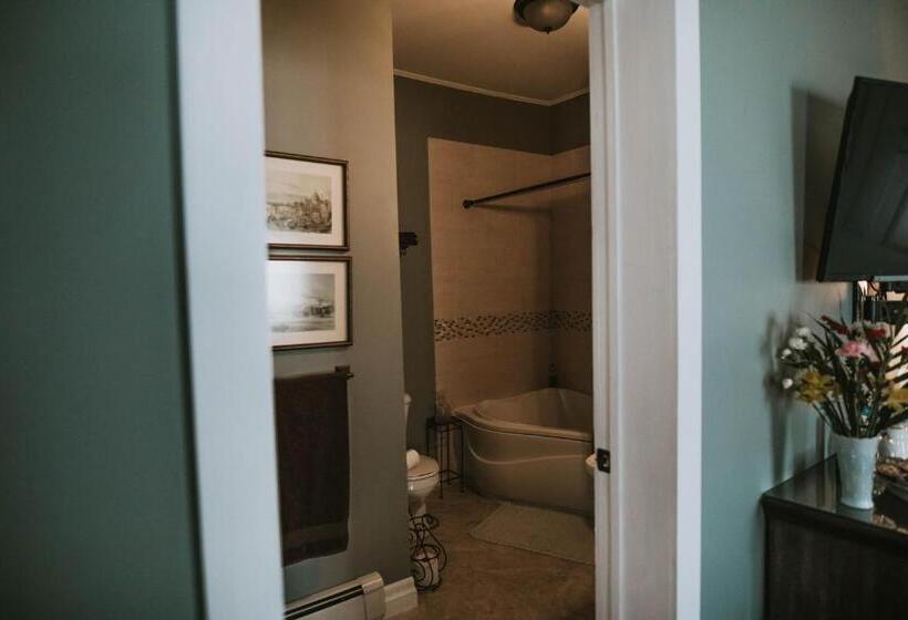 جناح, The Chepstow Inn