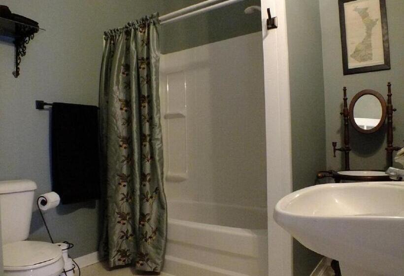 جناح, The Chepstow Inn