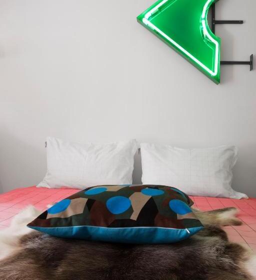 חדר בסיסי, Lådfabriken