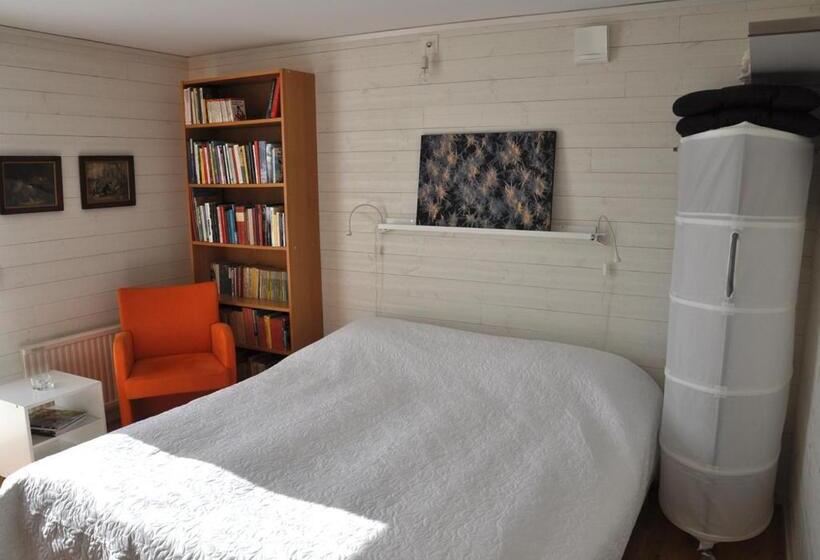 غرفة قياسية, Room In Ekestad