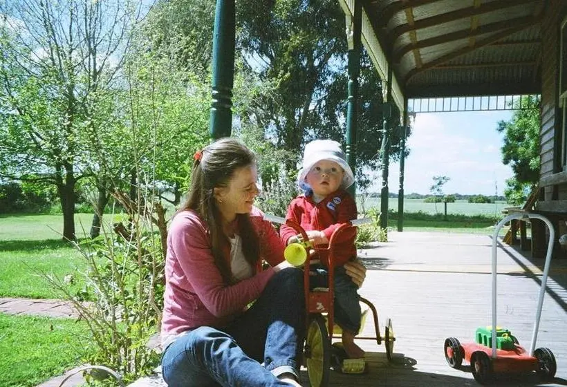 スイート, Butterfly Farm Bed And Breakfast Nirranda