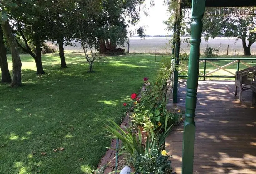 スイート, Butterfly Farm Bed And Breakfast Nirranda