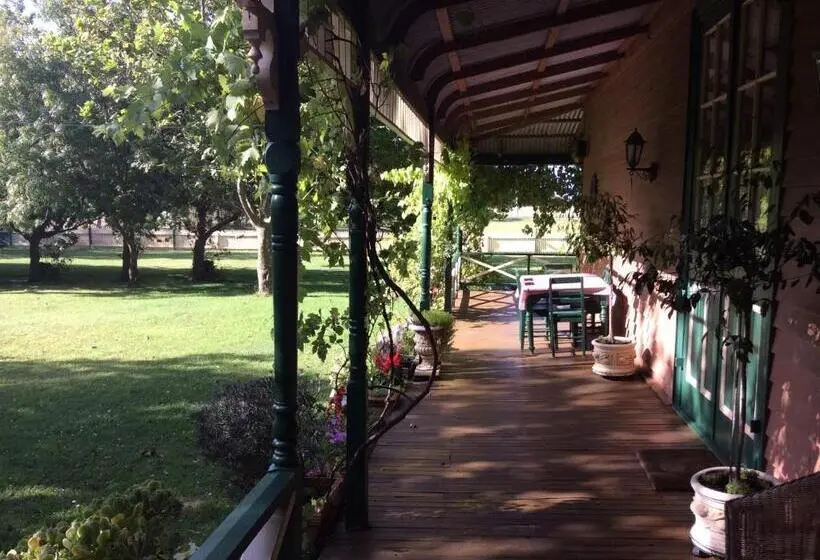 スイート, Butterfly Farm Bed And Breakfast Nirranda