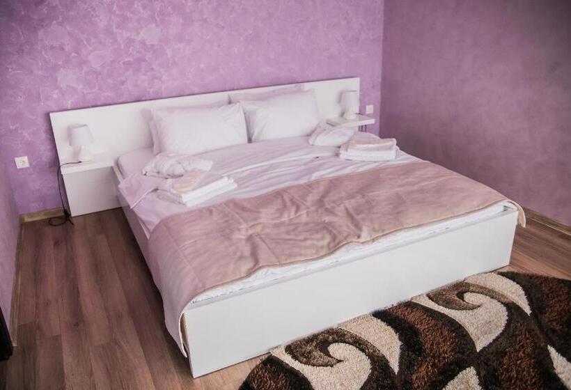 غرفة ديلوكس ثلاثية, Chalet