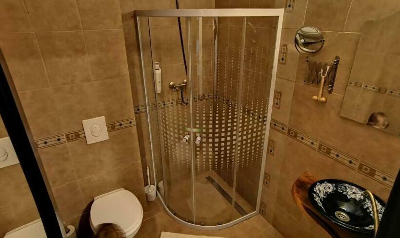 Номер Стандарт с Балконом, Pensiunea Agroturistica Cerna, Vaideeni, Valcea