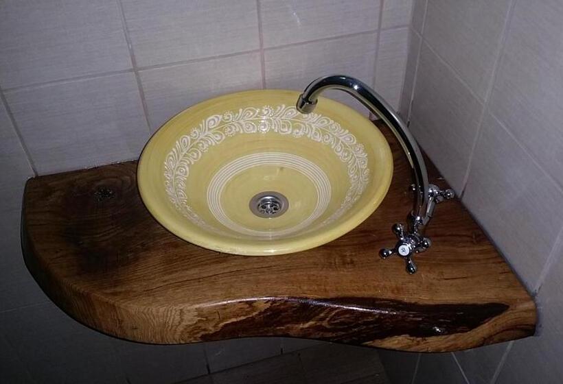 Номер Стандарт с Балконом, Pensiunea Agroturistica Cerna, Vaideeni, Valcea