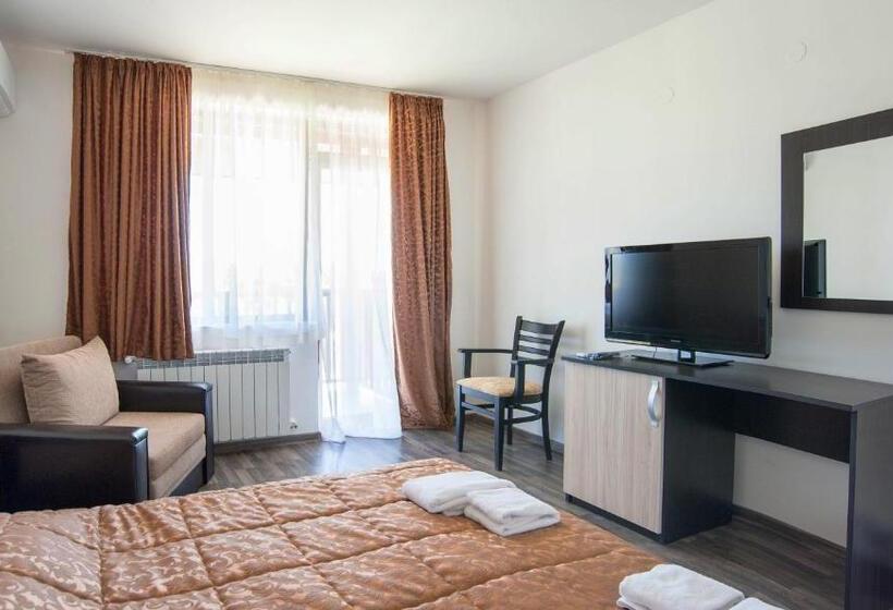 חדר סטנדרט לשלושה עם מרפסת, Villa Trakia