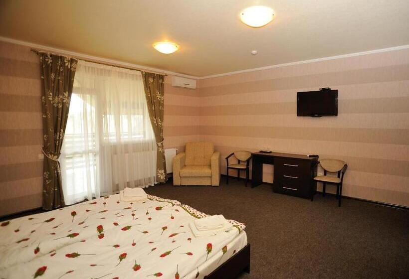 اتاق استاندارد با بالکن, Vulyk