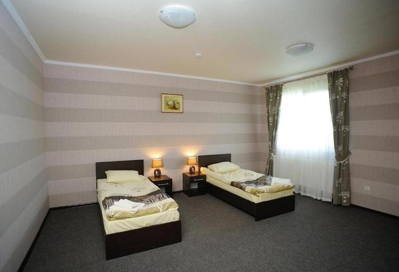 اتاق استاندارد با بالکن, Vulyk