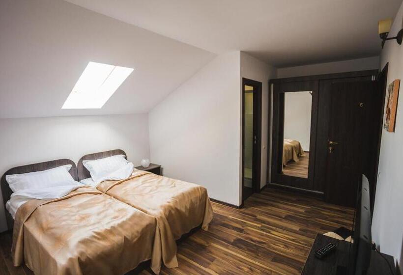 Номер Стандарт, Casa Cu Nuc