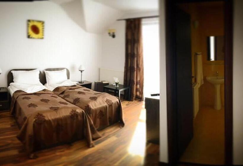 Номер Стандарт, Casa Cu Nuc