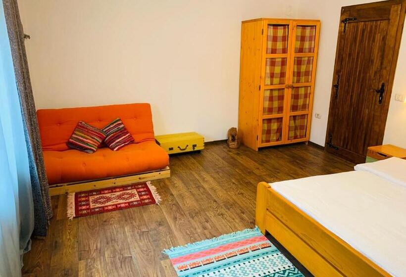 Семейный Номер, Casa La Moara Din Grădină