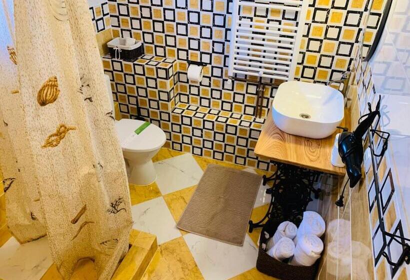 Студия Стандарт, Casa La Moara Din Grădină