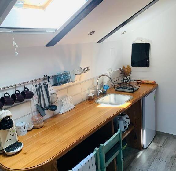 Студия Стандарт, Casa La Moara Din Grădină