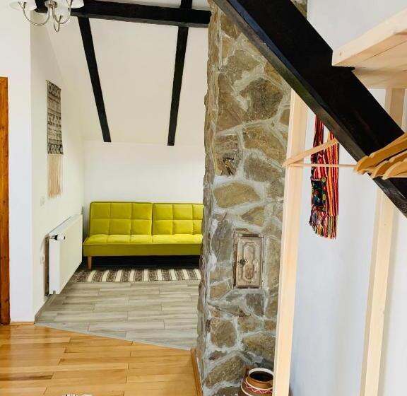 Студия Стандарт, Casa La Moara Din Grădină