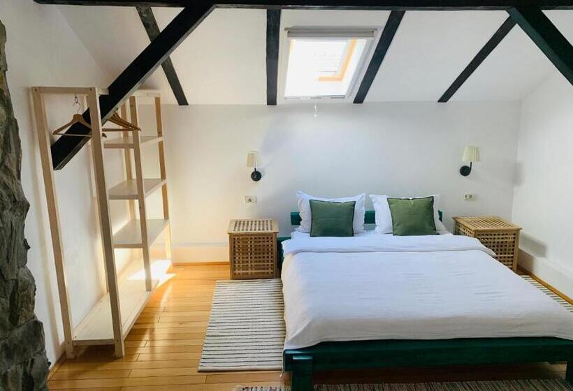 Студия Стандарт, Casa La Moara Din Grădină