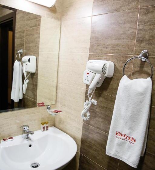 标准间带阳台, Einstein House & Spa