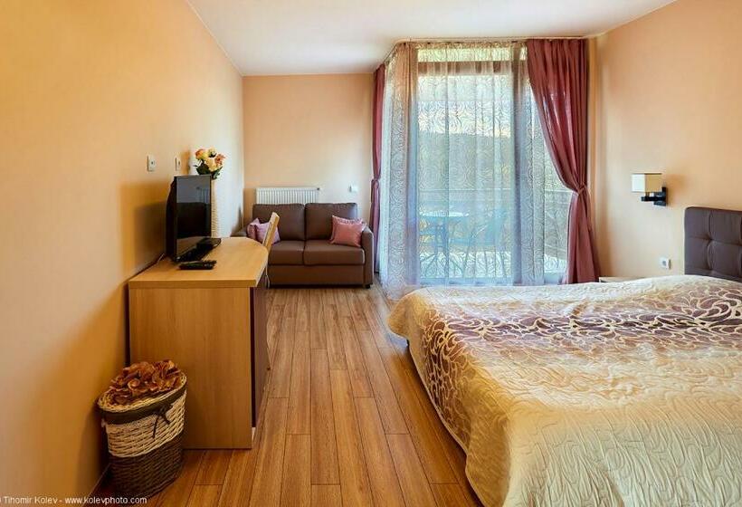 デラックスルーム, Lakata Guest House