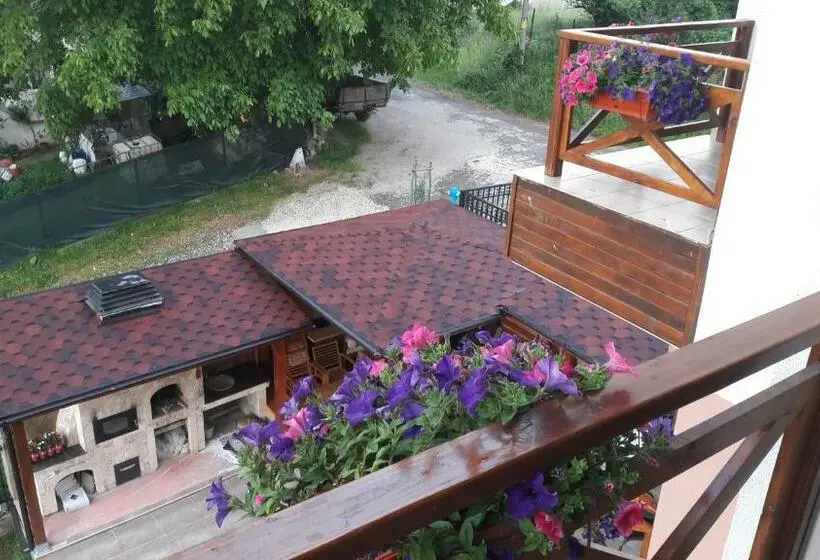 バルコニー付きデラックスルーム, Lakata Guest House