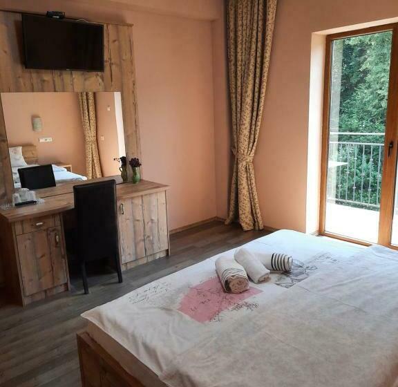 디럭스 룸 킹사이즈 침대, Pensiune Marginimea Sibiului