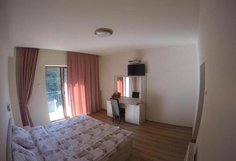 디럭스 룸 킹사이즈 침대, Pensiune Marginimea Sibiului