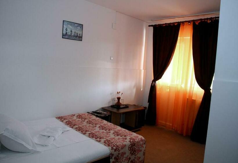 Номер Стандарт, Pensiunea Heaven