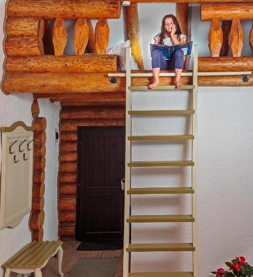 سرير فى غرفة مشتركه, Conacul Maria Theresa