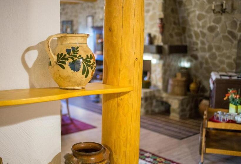 شقة غرفة واحدة, Conacul Maria Theresa