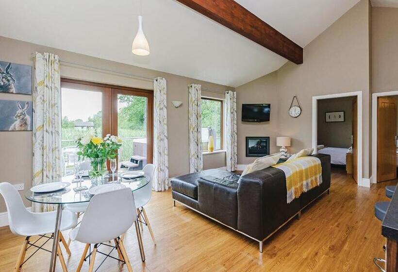 Дом 2 Спальни, Oakwood Lodges