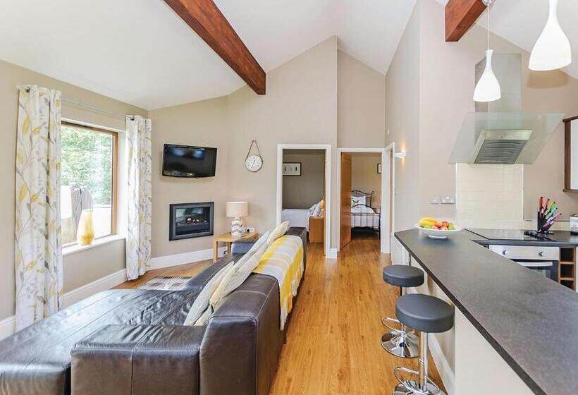 Дом 2 Спальни, Oakwood Lodges