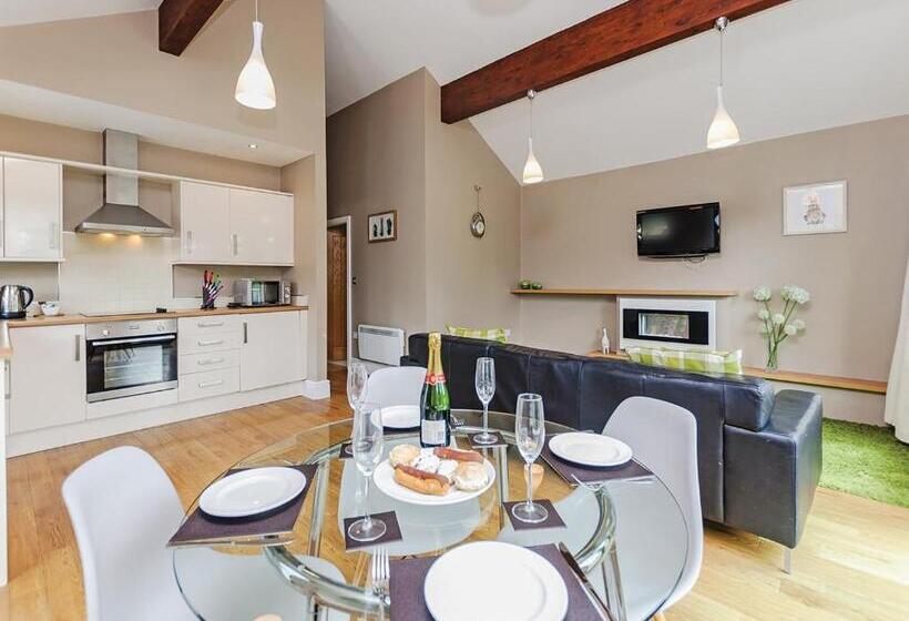 Дом 2 Спальни, Oakwood Lodges