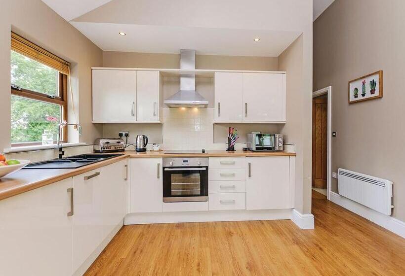 Дом 2 Спальни, Oakwood Lodges